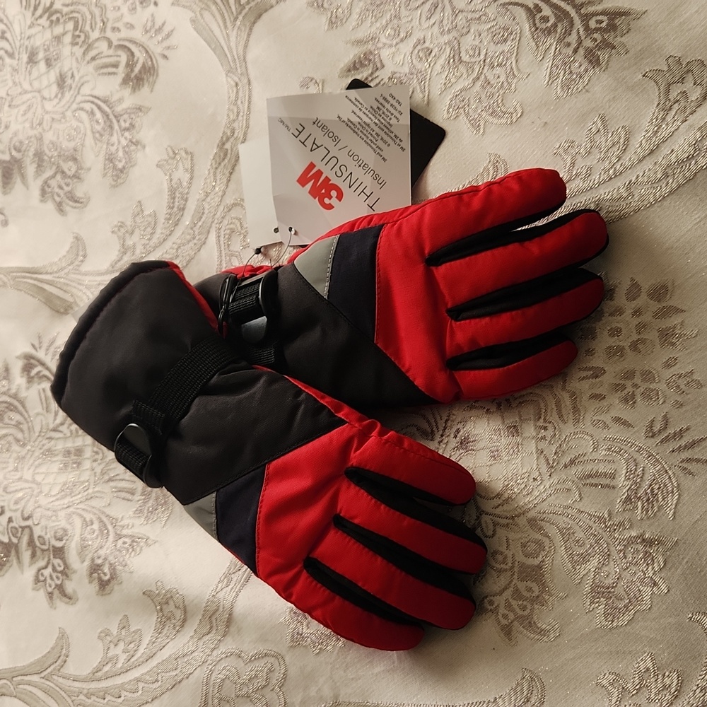 Brand new Red ski gloves. (Kids size)